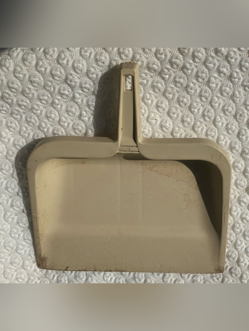 Rubbermaid Hard Rubber Dust Pan Beige Flat Edge 2003-54 Vintage 1980s